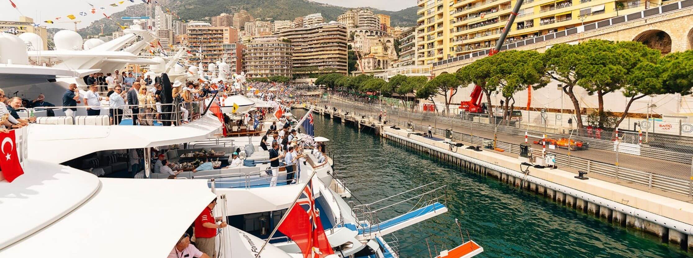 Yacht & Grandstand T Package